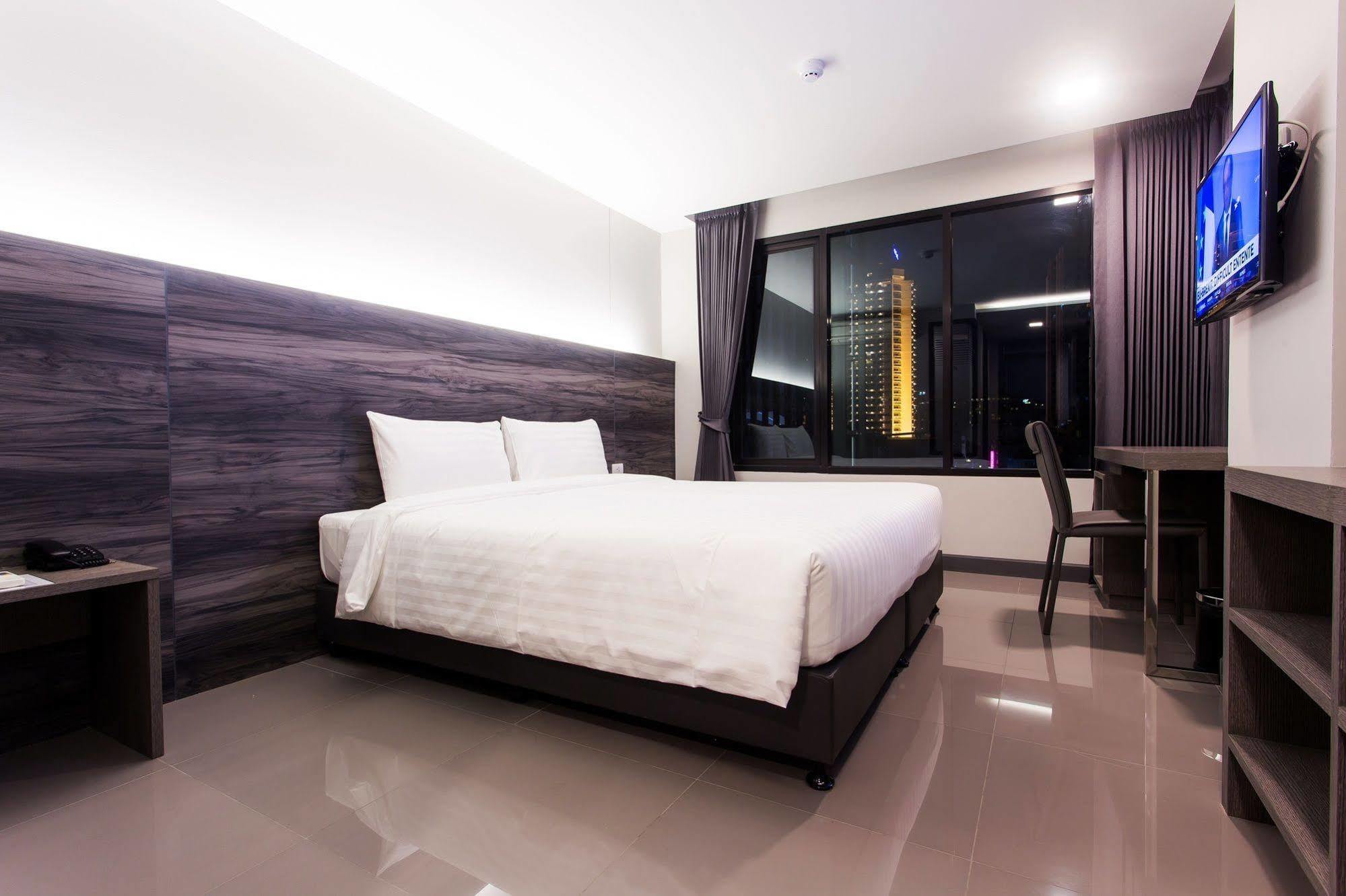 Spenza Hotel Бангкок Екстер'єр фото