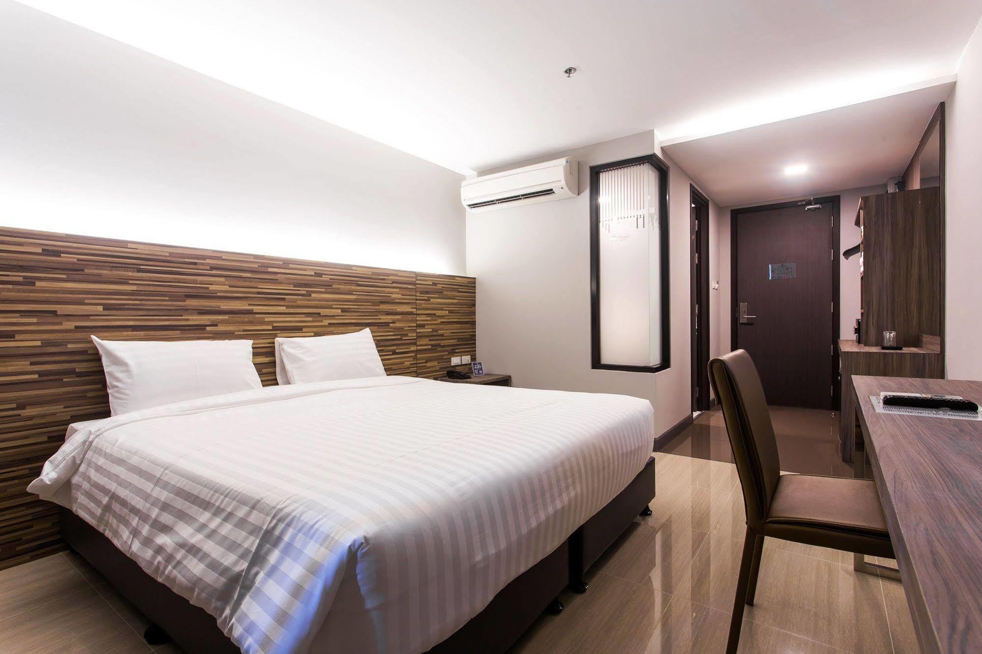 Spenza Hotel Бангкок Екстер'єр фото